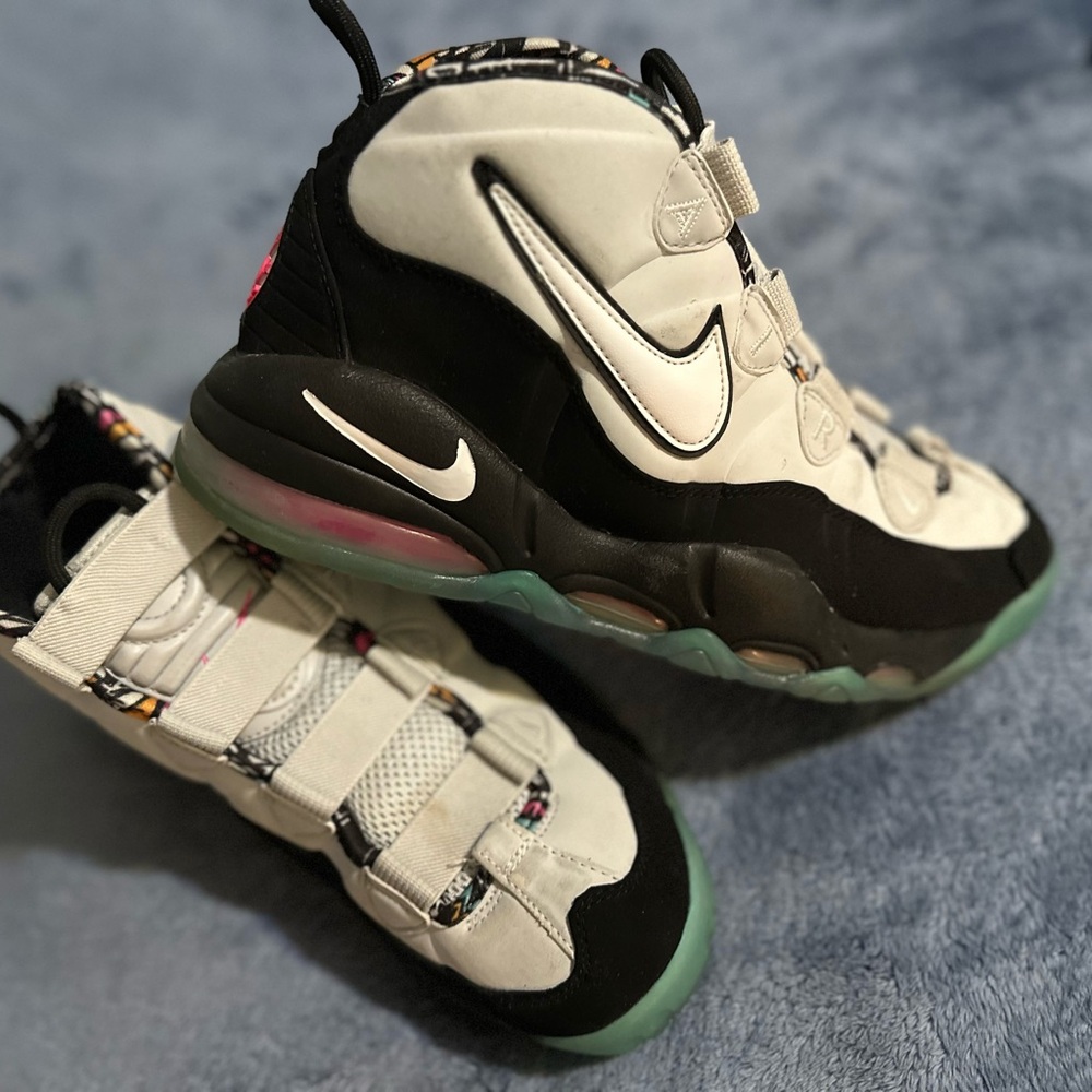 Nike Kids Black and White Sneakers with Green Accents